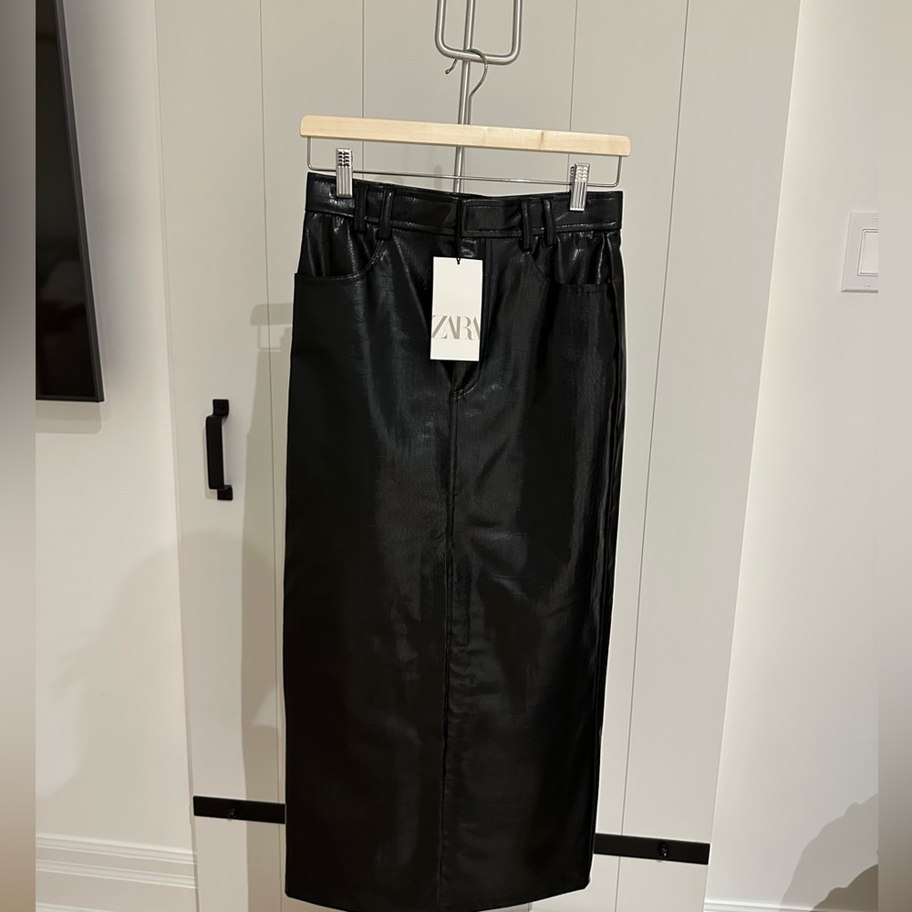 New with tags Zara leather skirt